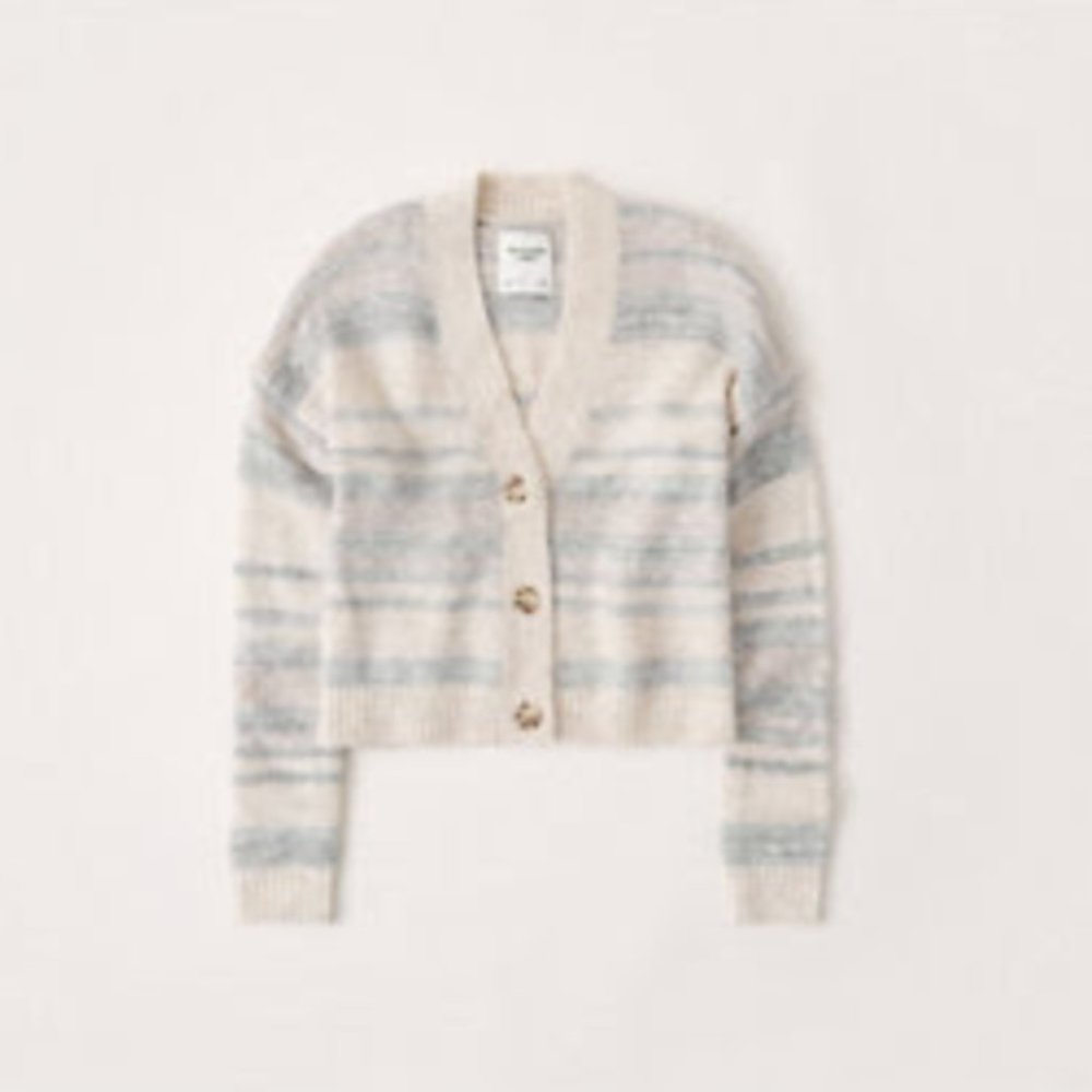 NWT $69 Abercrombie & Fitch Button-Up Cropped Cardigan in size XS!